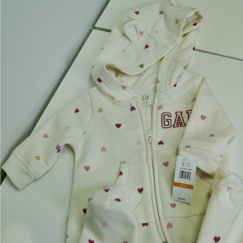 GAP Cream Heart Patterned Kids Footie